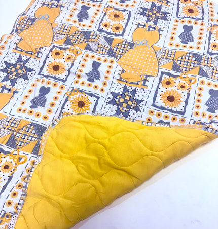 Sunshine Bonnet Snuggle Beam Blanket